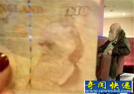 英国男子撞脸达尔文 简直一毛一样被称神还原
