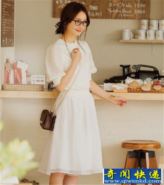 �ձ���һ��Ů����ľϣ��� ��15�����Ѹ�ף��һ��ø�����