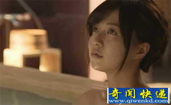 日本深夜大尺度节目 F奶巨乳女星裸体泡温泉堪比AV