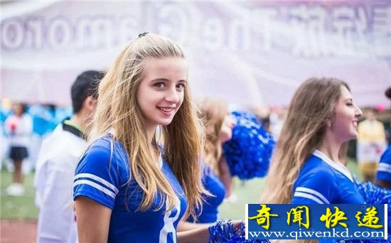 成都女留学生走红 16岁上大学会6国语言