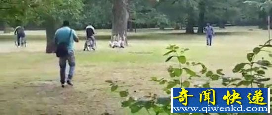 激情男女旁若无人上演活春宫 公园房顶医院啪啪啪