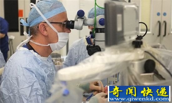 机器人执刀做眼科手术 或改变人工智能历史进程