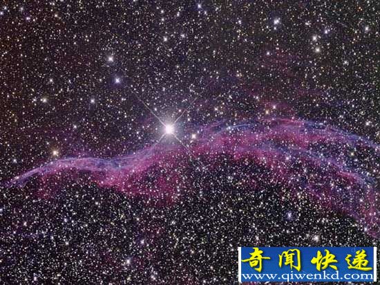 天鹅座内两颗恒星将合并 夜空中暂时新添红新星