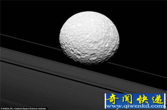 土卫一似与土星环相撞 太空发生事故?