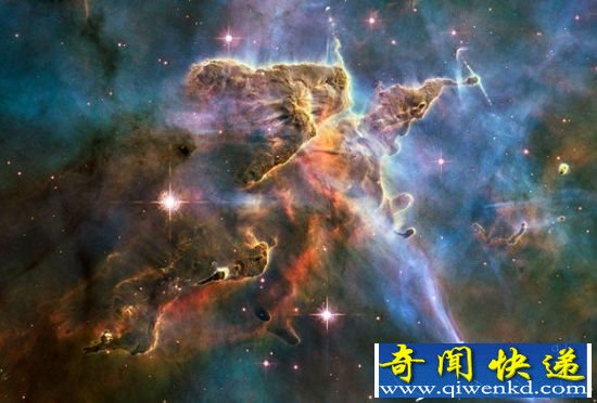 船底座星云美轮美奂 如同毁灭之柱