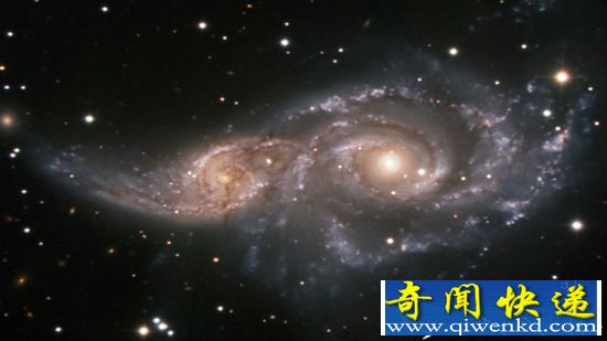 两个黑洞相撞竟然会这样 宇宙惊天一幕!