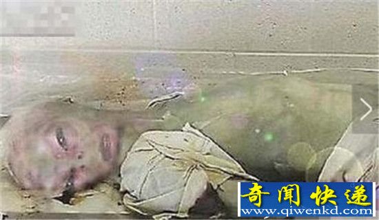 美国登月第一人临死前一句话曝光 51区三眼女尸