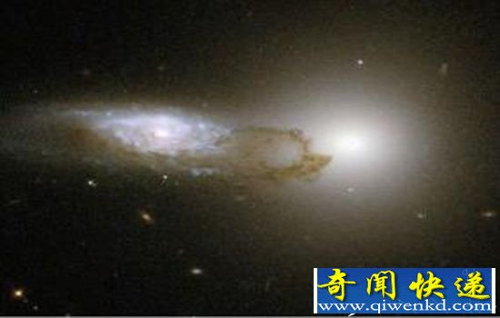 NASA公布太空图像 亿光年外两大星系曾碰撞!