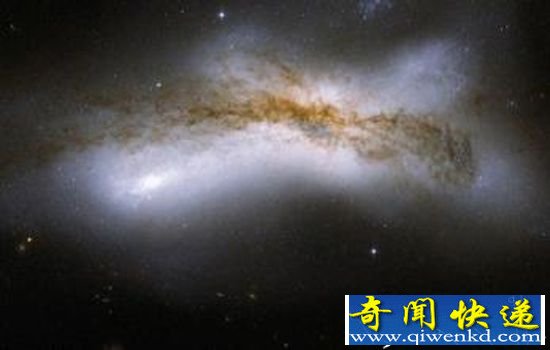 NASA公布太空图像 亿光年外两大星系曾碰撞!