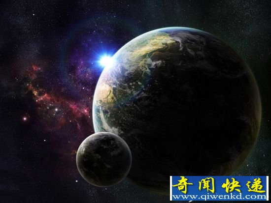 月球是外星人建的军事基地 用来监视地球