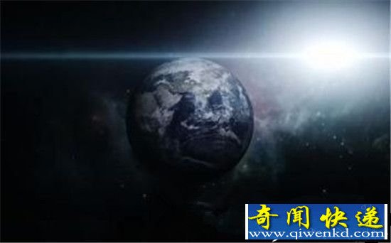 黑洞里面流出黑色液体 外星人惨死平行宇宙?