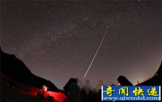 不可思议!雾霾之上的流星竟然这么美!