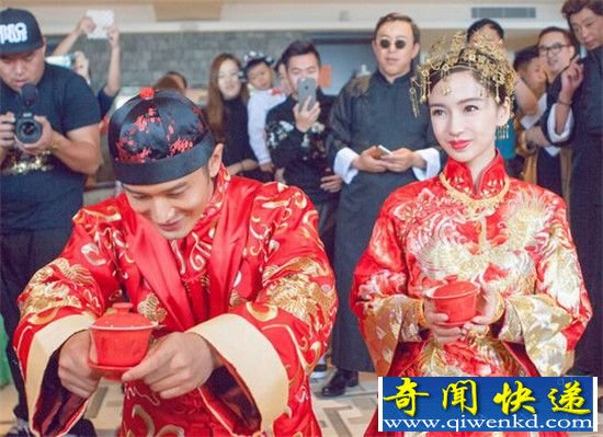 中式礼服讲究多 正房和姨太太服饰大有不同