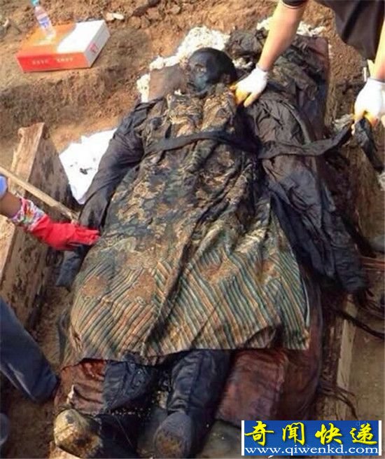 山东临沂平邑挖出千年僵尸诡异复活 震惊世界!