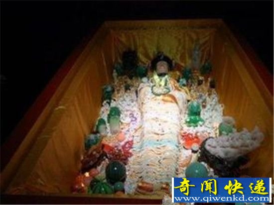 慈禧墓地下宫殿挖出诡异七星巨棺 竟藏外星人尸体