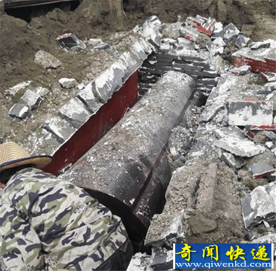 成都古墓搬迁惊现不腐女尸 江西村民挖出千年古墓