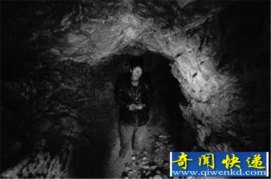 男子古墓挖出诡异活体婴儿 竟发出神秘笑声?
