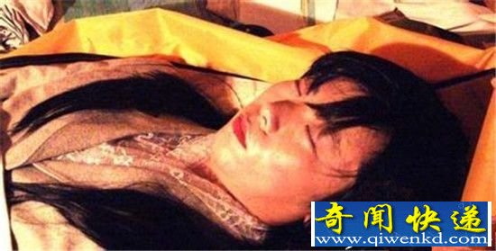 �����Ѻ�Ĺ���ֳ�˯��ǧ�����Ůʬ ����!