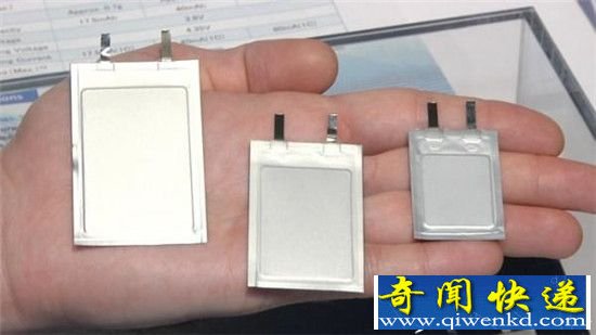 松下展示可反复弯曲柔性电池 反复扭曲也不会爆炸