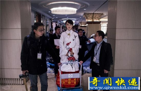 中国首款体验交互机器人亮相!一款高颜值机器人!