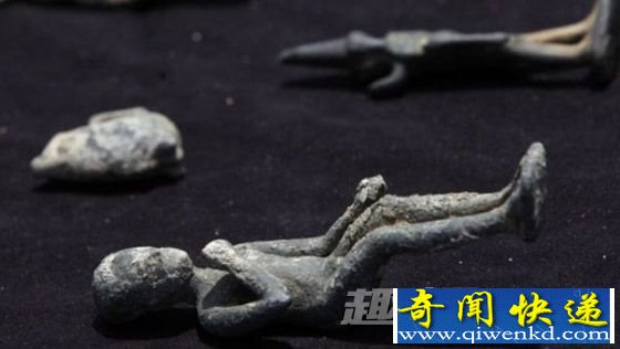 小法老雕塑