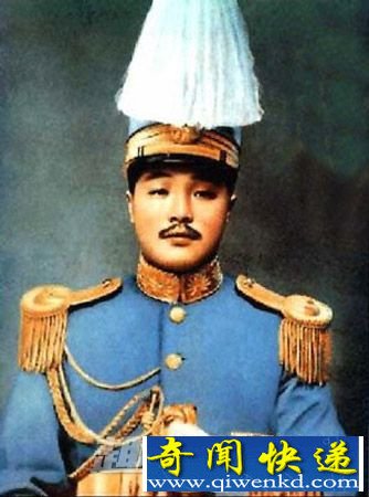 贺龙就任建国军第一师师长时的留影