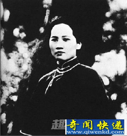 1925年宋庆龄摄于上海
