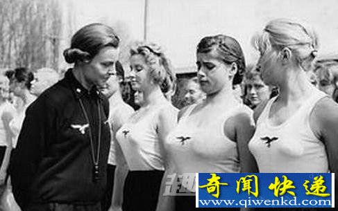 女看守挑选好看的女人