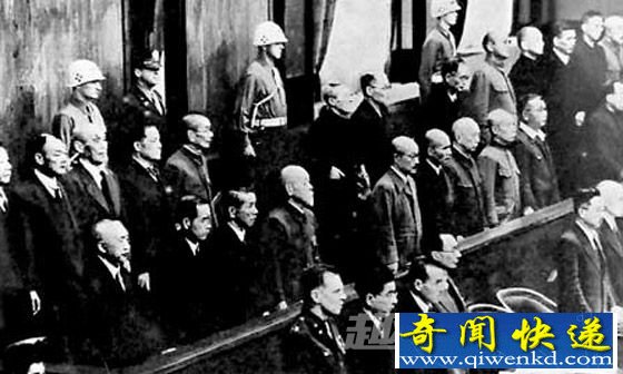 日本战犯在东京审判中接受审判