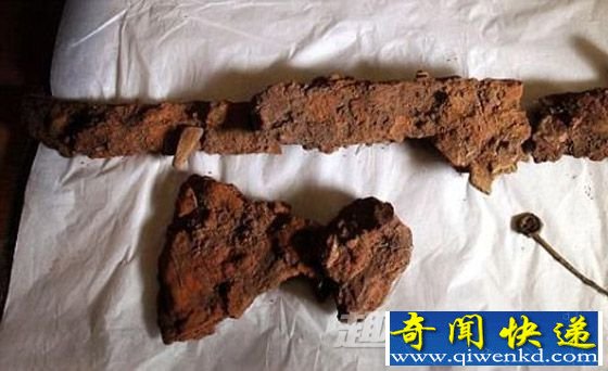 佩剑、斧头和铜环销