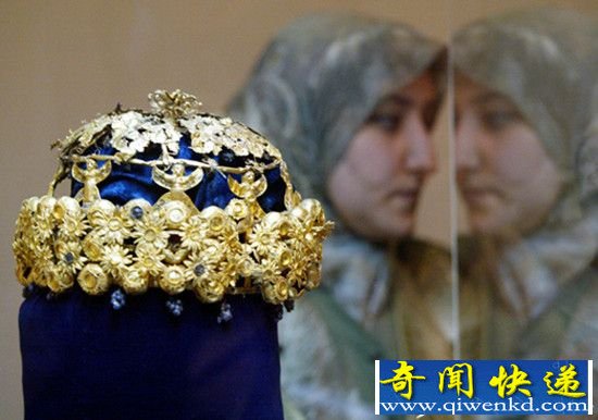 考古探险队貌似进入古墓 揭开法老王诅咒真相