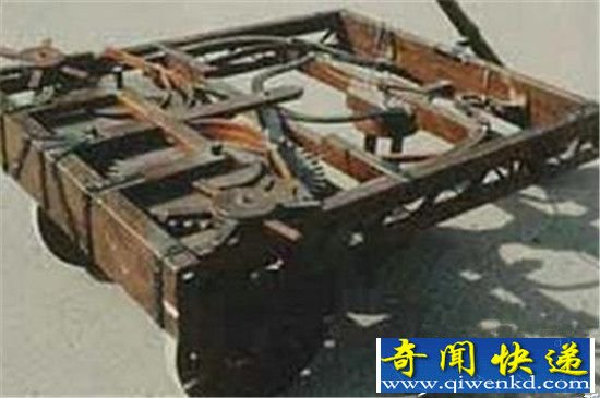 达芬奇十大超时空发明 最早发明自驱式汽车