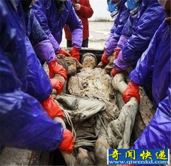 百年棺椁开棺一幕竟吓坏众人