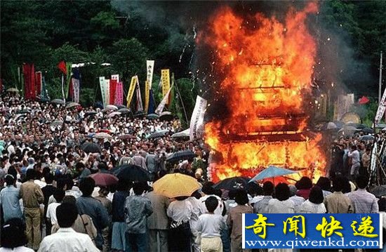 人死后去了哪儿?美物理学家说:在太空飘着