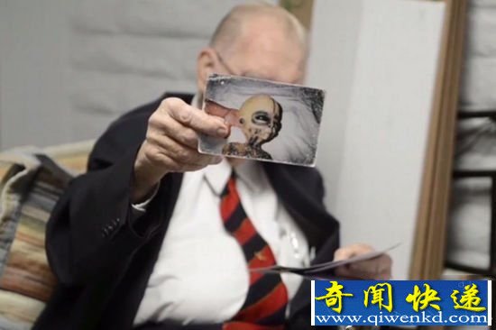 前洛马设计师曝美机密照:美政府与外星人关系亲密