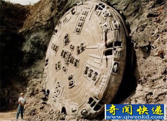 美国爆料:发现外星人基地 外星人不断访问地球
