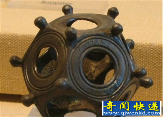 外星人遗留地球的高科技装备 他们控制着地球?