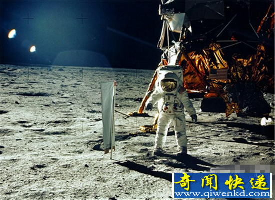 月球现亿年前宇宙飞船!曝光月球外星人真容