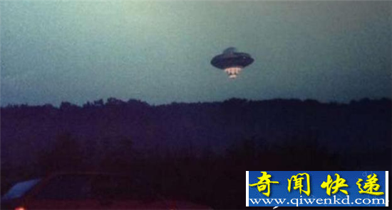 伦敦警察同时看到外星人UFO:竟有足球场大小!