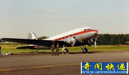 外星人UFO停留机场 神秘信号干扰飞机降落