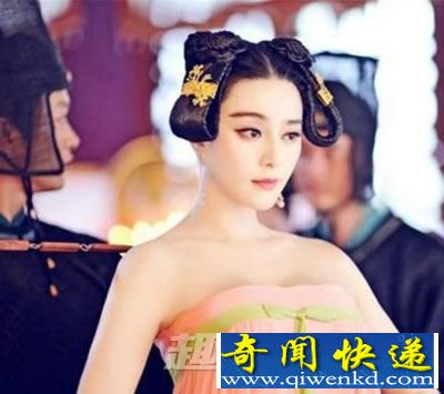 有诗为证:唐朝女子爱穿低胸甚至露胸装