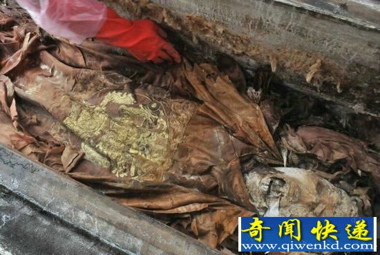 石景山惊现龙袍干尸 疑顺治真身
