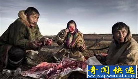中国历史上有没有食人族 生食人肉活唌人血?
