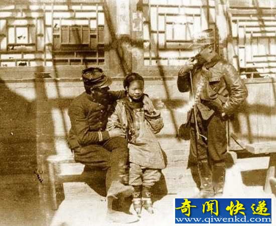 老照片:八国联军绝密照片 残忍凌辱中国女性