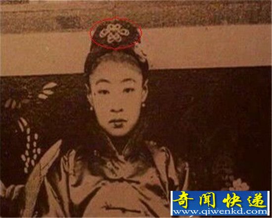 据说中国联通赞助了清朝嫔妃的头戴