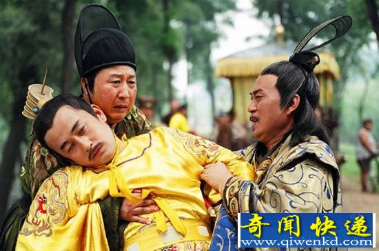 中国古代奇葩癖好:偷看宫女洗澡摔下房檐
