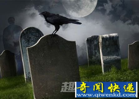 墓碑自我移动:幽灵还是自然现象?