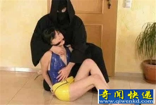 美女遭3男子挟持 歹徒生意失败想劫财