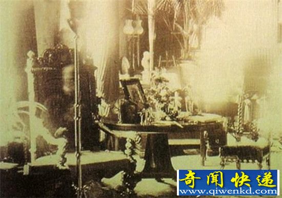 6张难以置信的灵异照片 它们在看着谁?