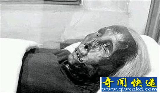 猫脸老太太曾遭军队追杀?诈尸瞬间多人目击